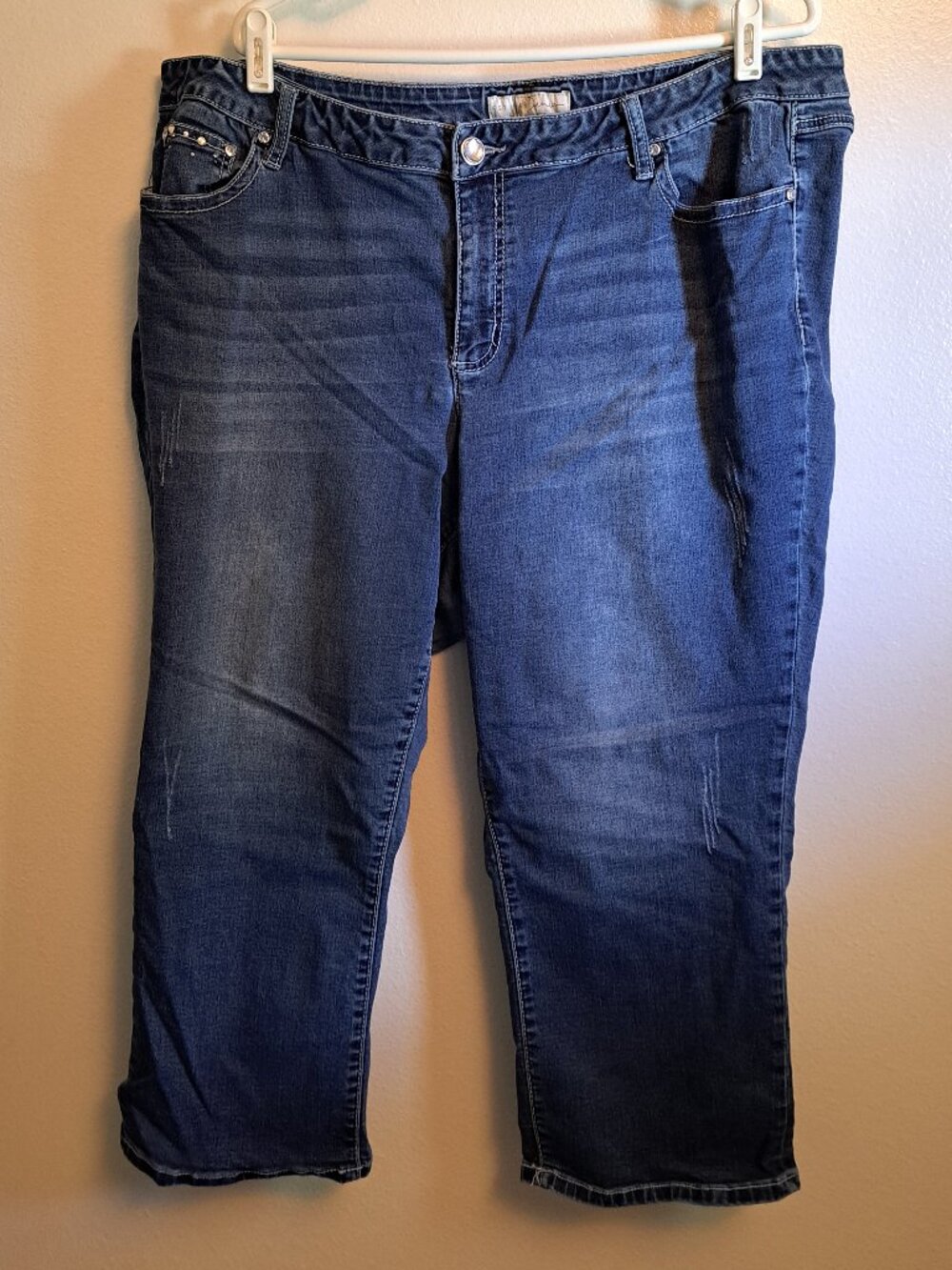 Est.1946 Denim Cropped Jeans With Rhinestone Embellished Flap Pockets - Picture 3 of 10